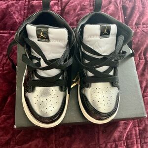 Jordan 1 Mid SE Toddler Boys’ Sneakers - Patent Leather - 9C